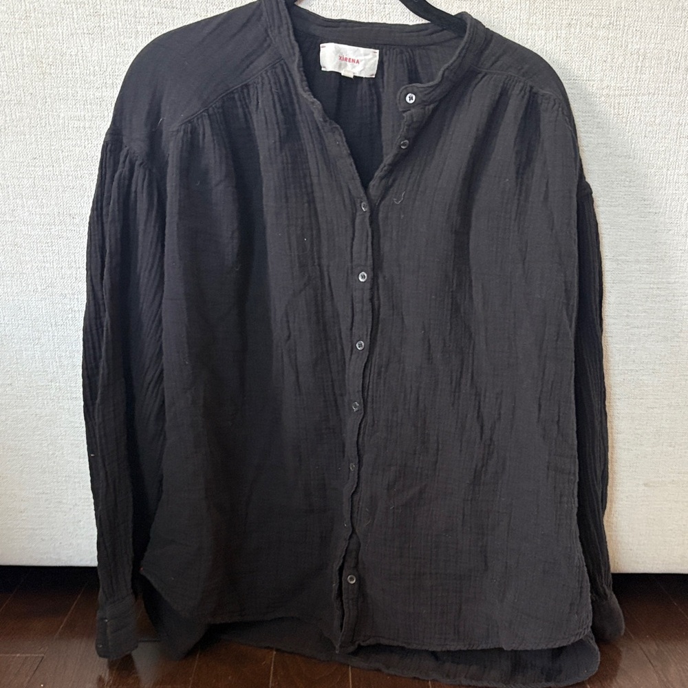 XiRENA Black Lightweight Button-Front Women's Shirt